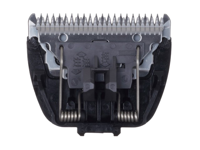 Nahaufnahme einer schwarzen Haarschneidemaschinenklinge mit Metallzähnen und Federmechanismus.