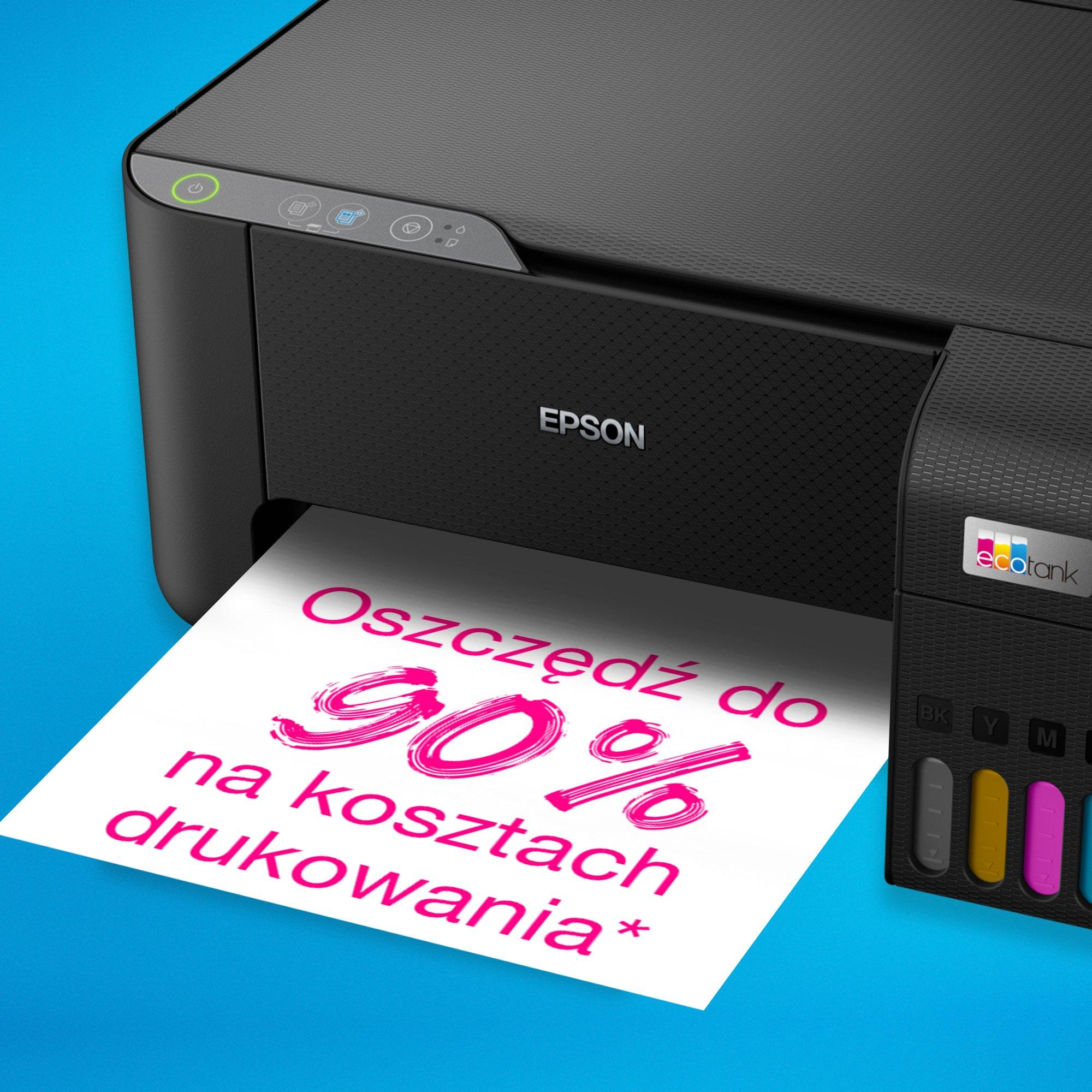 Czarna drukarka Epson EcoTank drukuje kartkę z różowym tekstem: Oszczędź do 90% na kosztach drukowania.