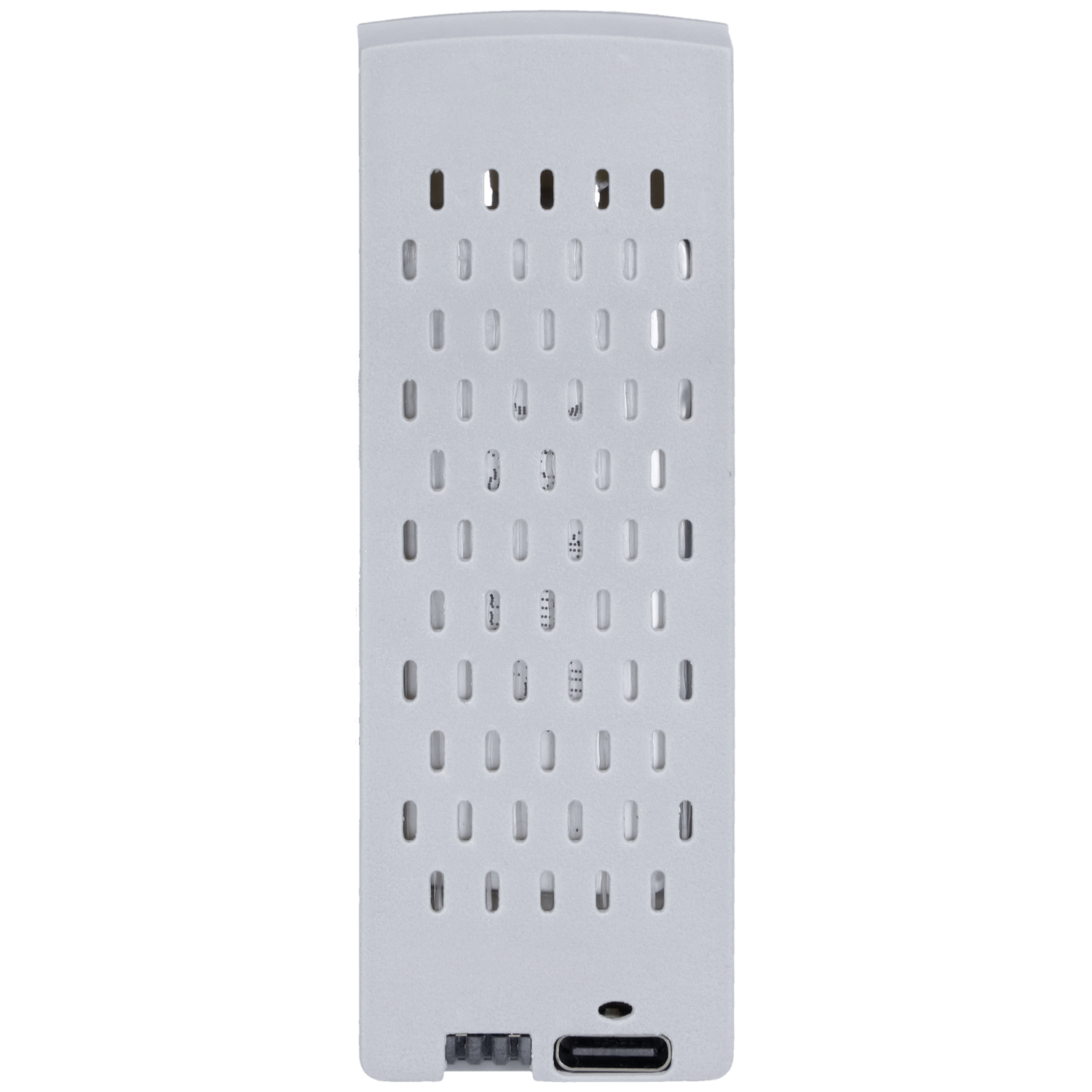 Een witte batterij met veel kleine sleuven en een USB-C-poort.