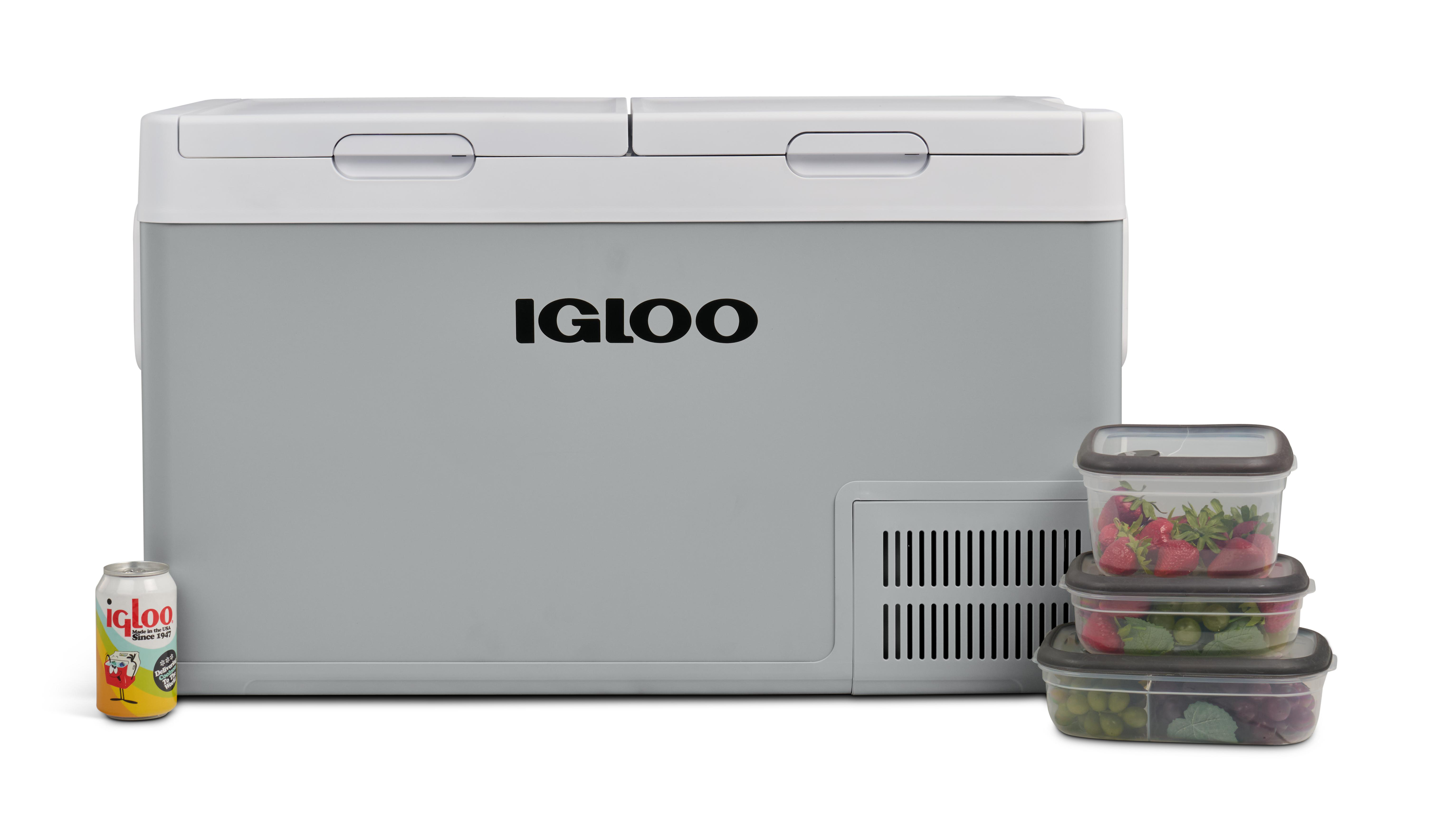 Grauer Igloo-Kühler mit Dosen und Behältern mit Obst.