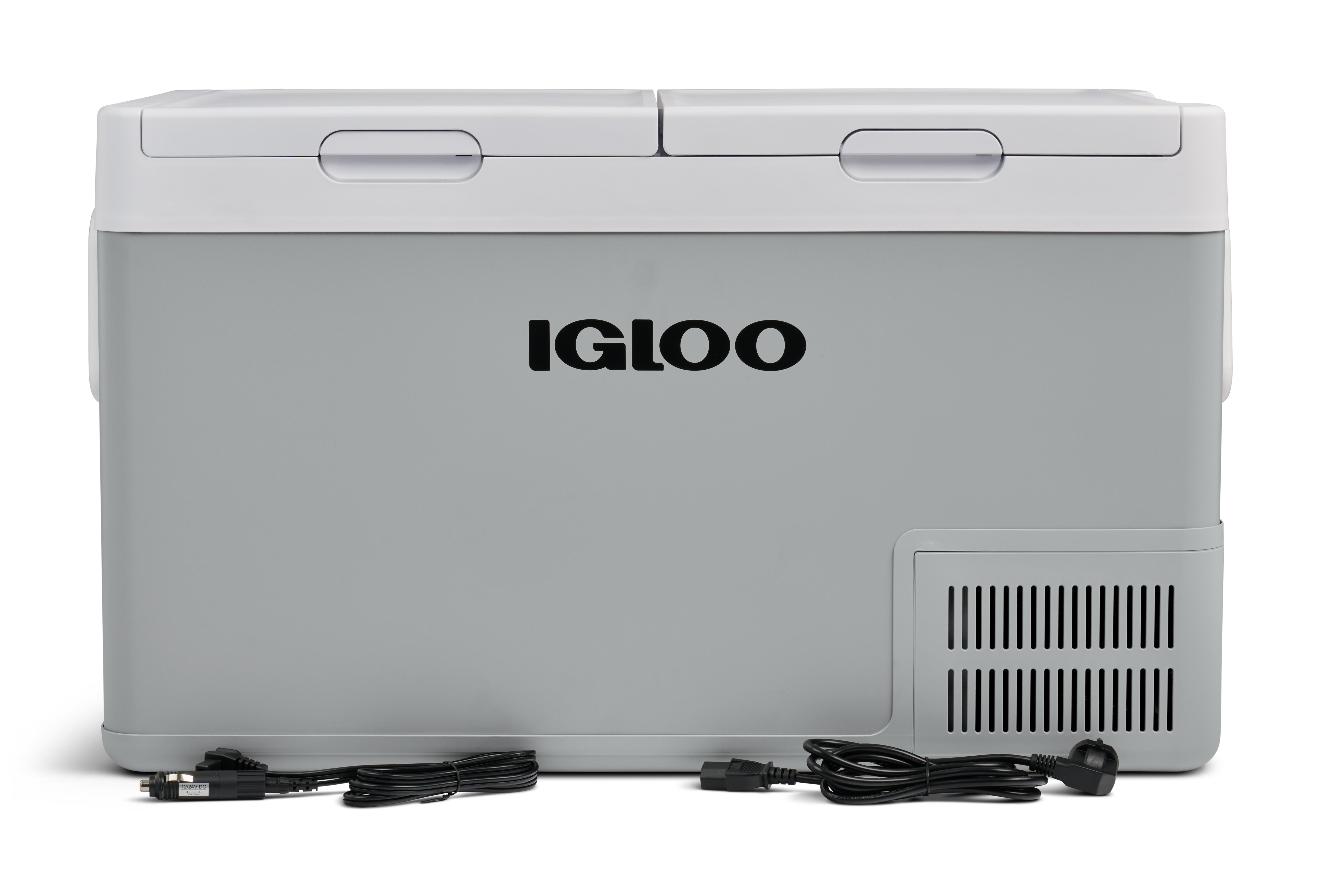 Grauer Kühlbox mit weißem Deckel und schwarzem IGLOO-Logo. Zwei Kabel liegen vorne.