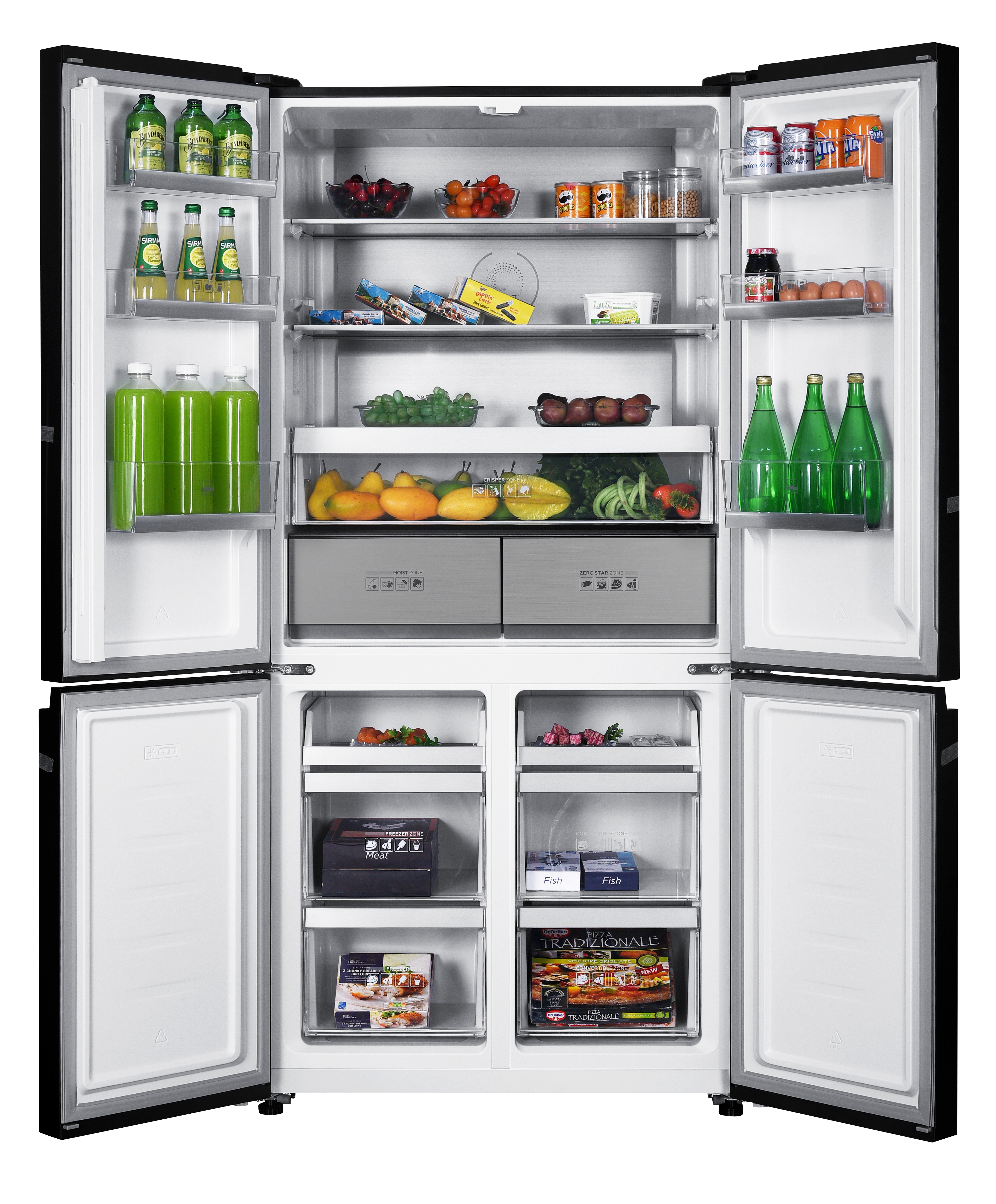 Ein offener Kühlschrank mit Lebensmitteln, darunter Flaschen, Obst, Gemüse und verpackte Lebensmittel.