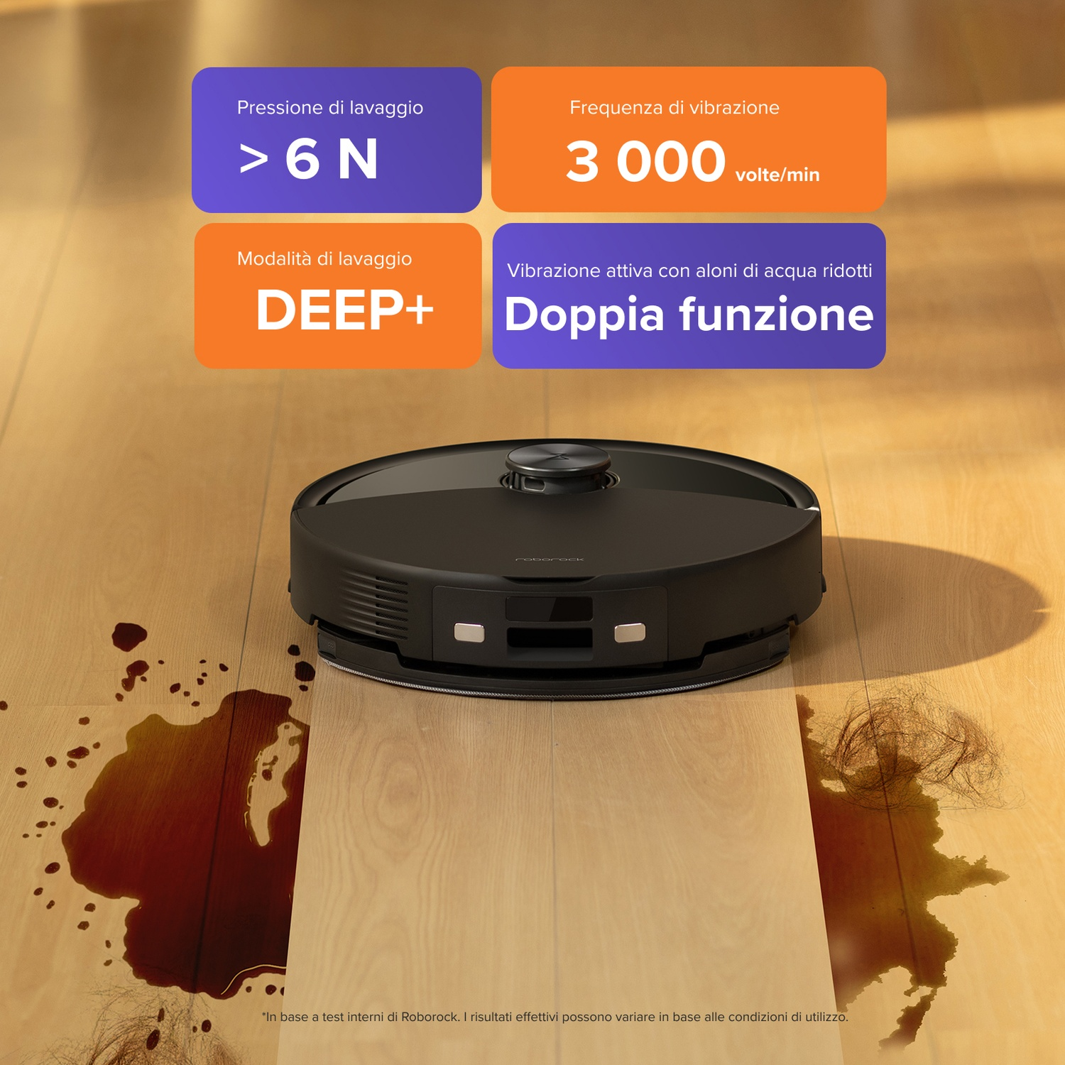 Un robot aspirapolvere nero pulisce un pavimento in legno con liquido marrone versato e capelli.