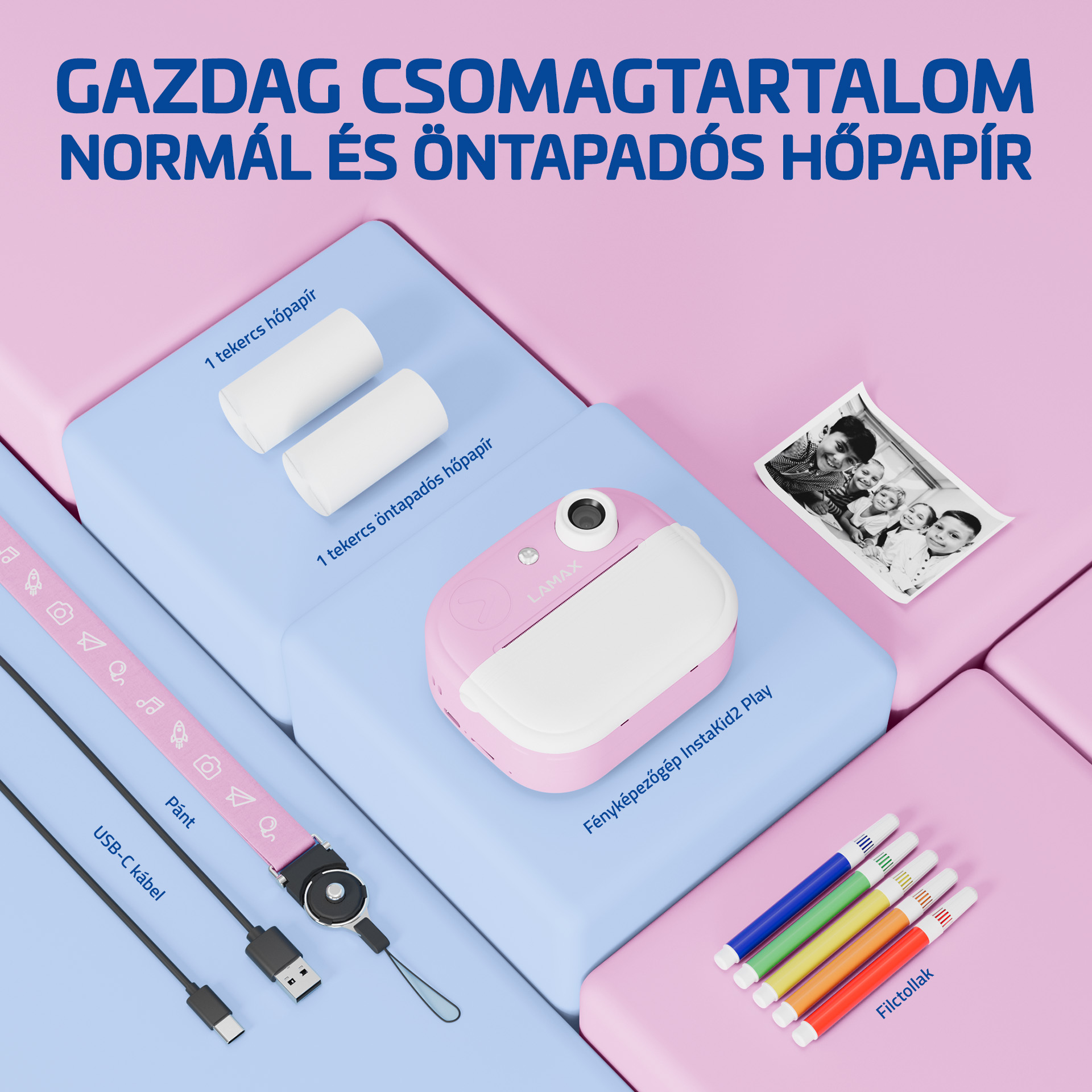 Rózsaszín fényképezőgép tartozékokkal: USB-C kábel, pánt, papírtekercsek, filctollak, fotó.