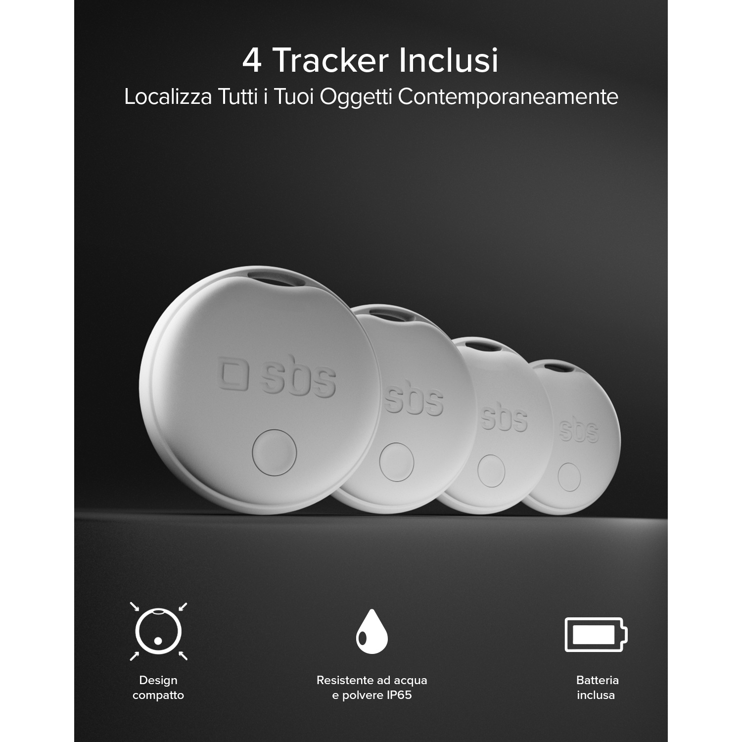 Quattro tracker SBS bianchi affiancati su sfondo scuro. Icone per design, resistenza acqua e batteria sotto.