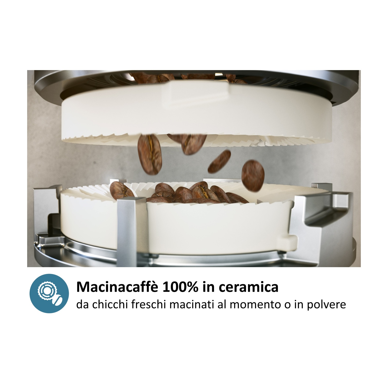 Caffè in grani cade in un macinacaffè in ceramica. Dettaglio.