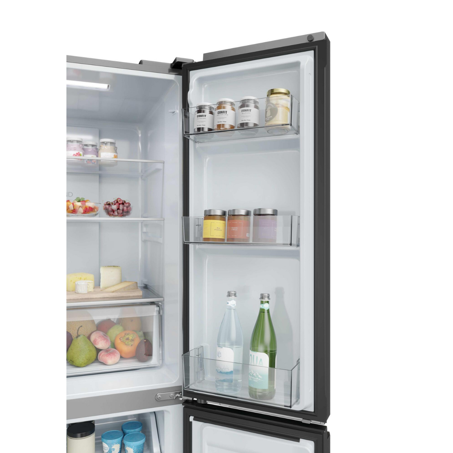 Refrigerador lleno con frutas, verduras, queso, frascos y botellas.