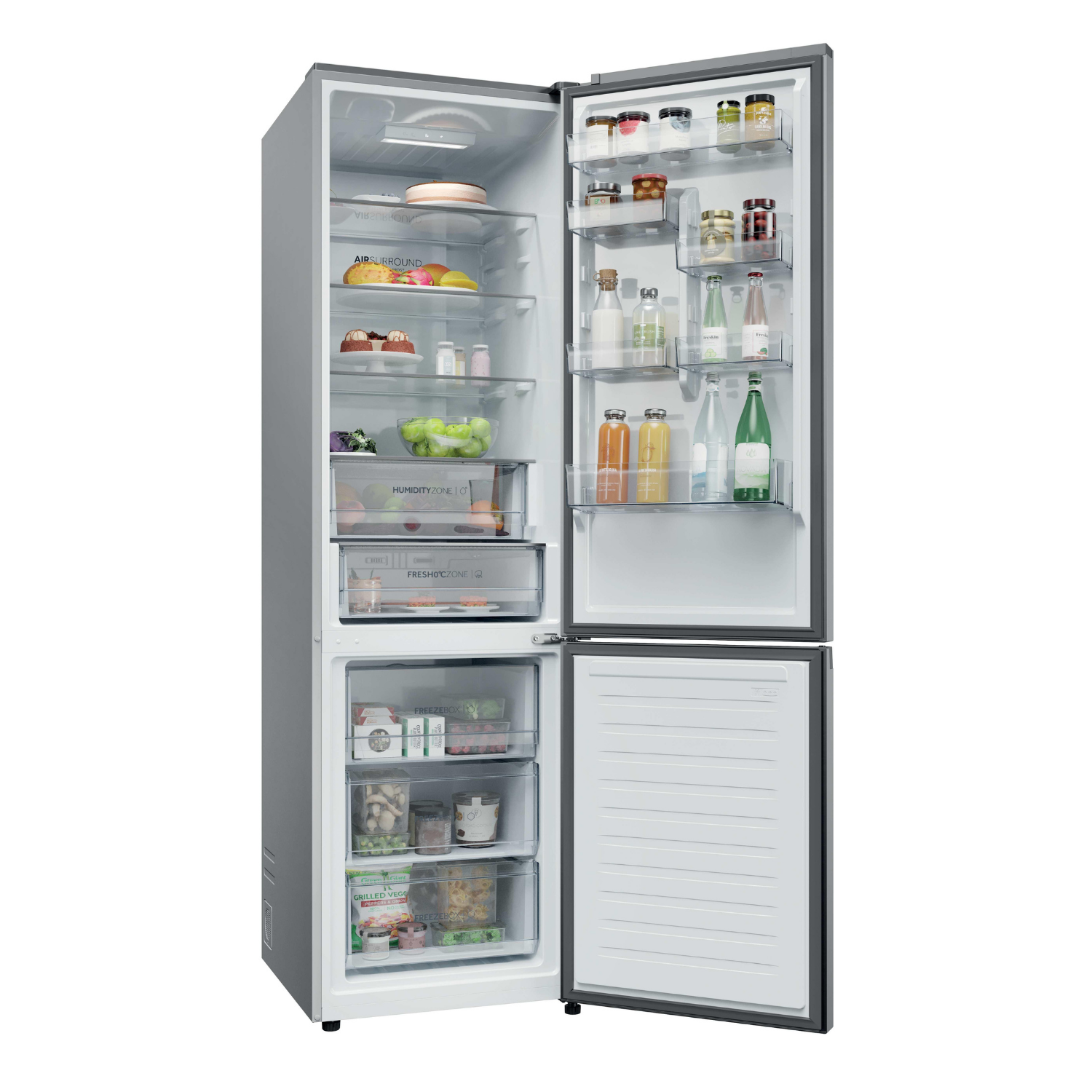 Refrigerador abierto con estantes y cajones llenos, que contienen alimentos.