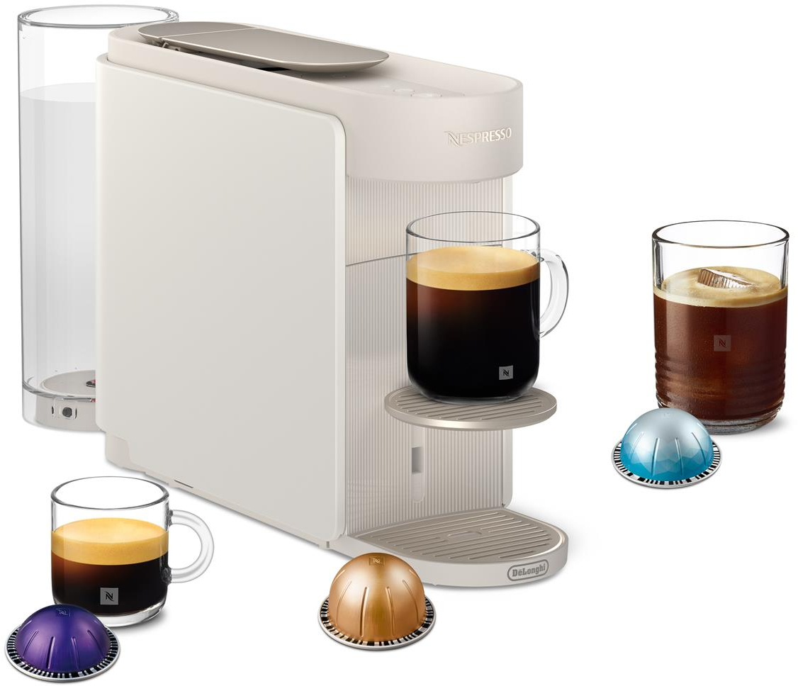 Eine weiße Nespresso-Maschine mit Kaffee, Tassen und Kapseln.