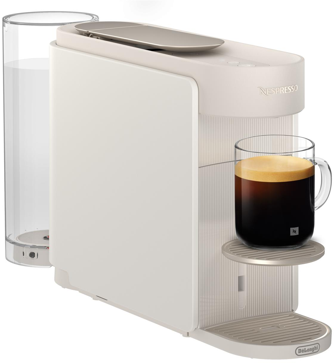 Weiße Nespresso-Kaffeemaschine mit Glasbehälter und'nem Kaffeebecher.