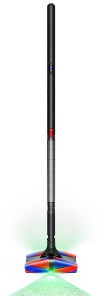 Un aspirateur balai noir avec une lumière verte éclairant le sol et une tête de brosse colorée.
