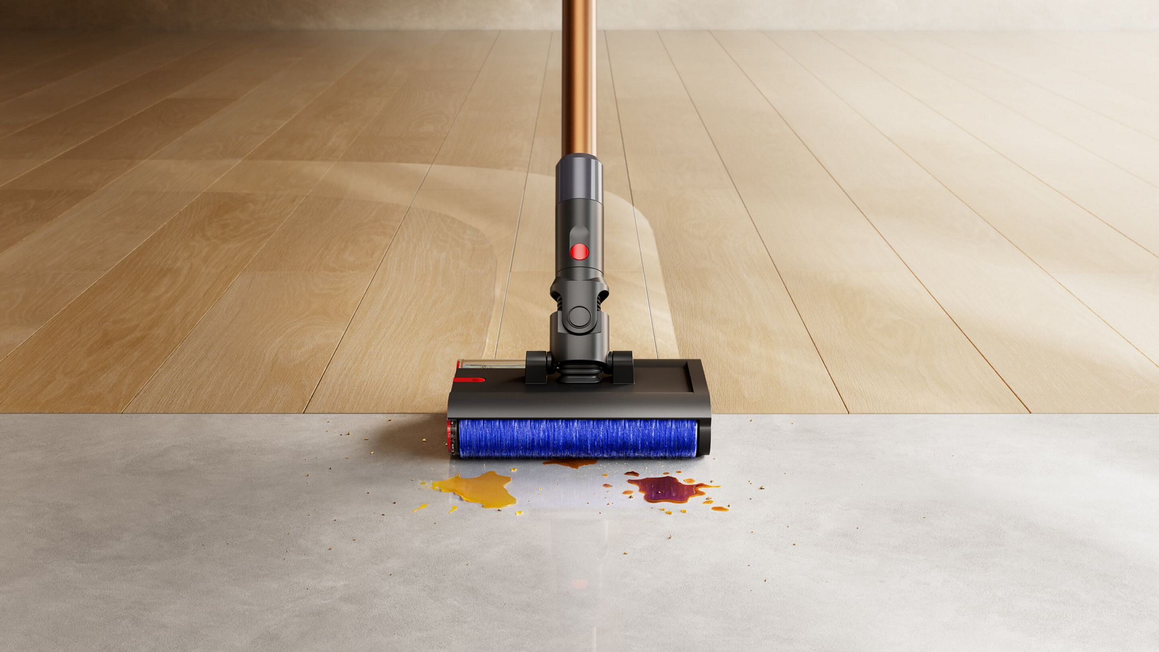 Un aspirateur avec tête de brosse bleue nettoie des liquides renversés sur un sol clair.