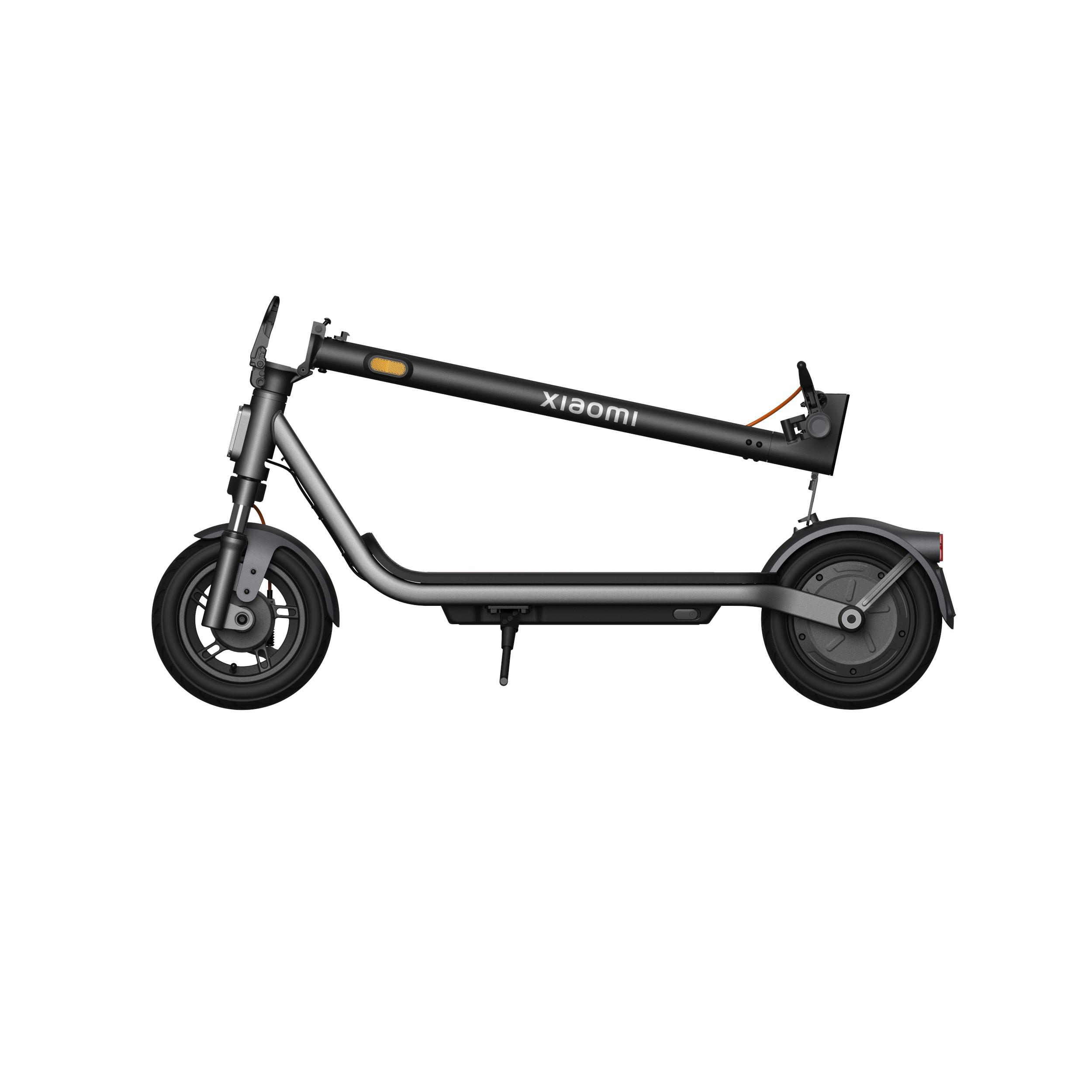 Ein graues Xiaomi E-Scooter ist zusammengeklappt.