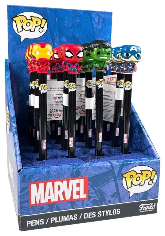 Marvel Pop! tollak dobozban, karakterfigurákkal, mint Vasember, Pókember, Hulk, Amerika Kapitány.