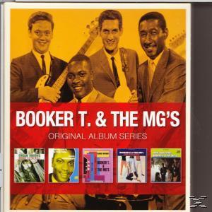 Booker T. & the MG's album borító négy zenekari taggal és miniatűr albumborítókkal.