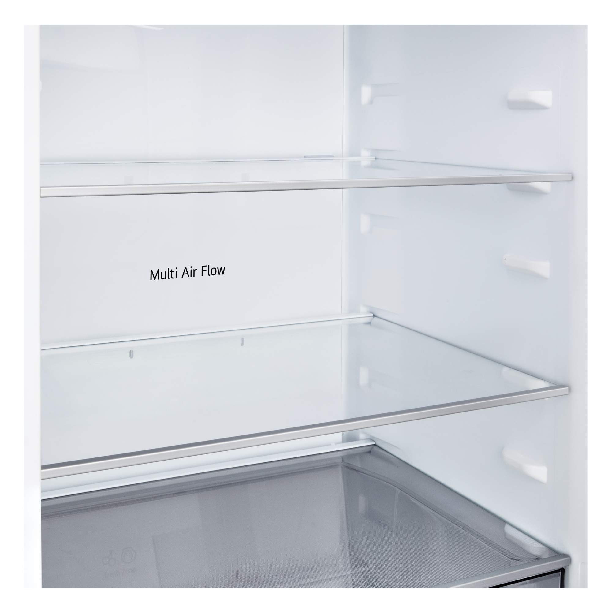 Interior de un refrigerador con estantes de vidrio y cajones.
