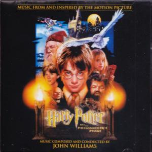 Harry Potter filmplakát szereplőkkel és baglyokkal.