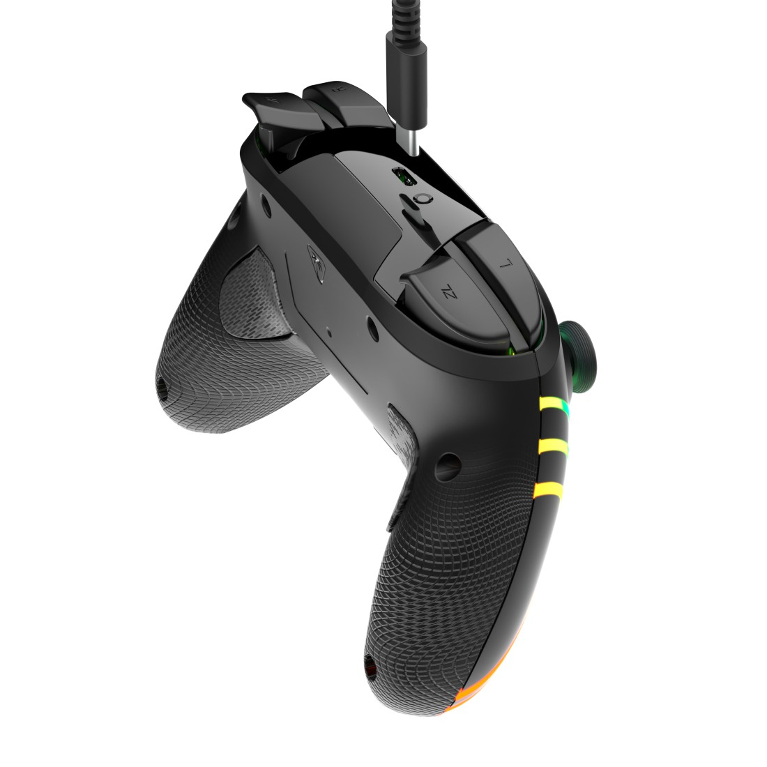 Schwarzer Controller mit Kabelanschluss, leuchtenden Akzenten und Grifftextur.