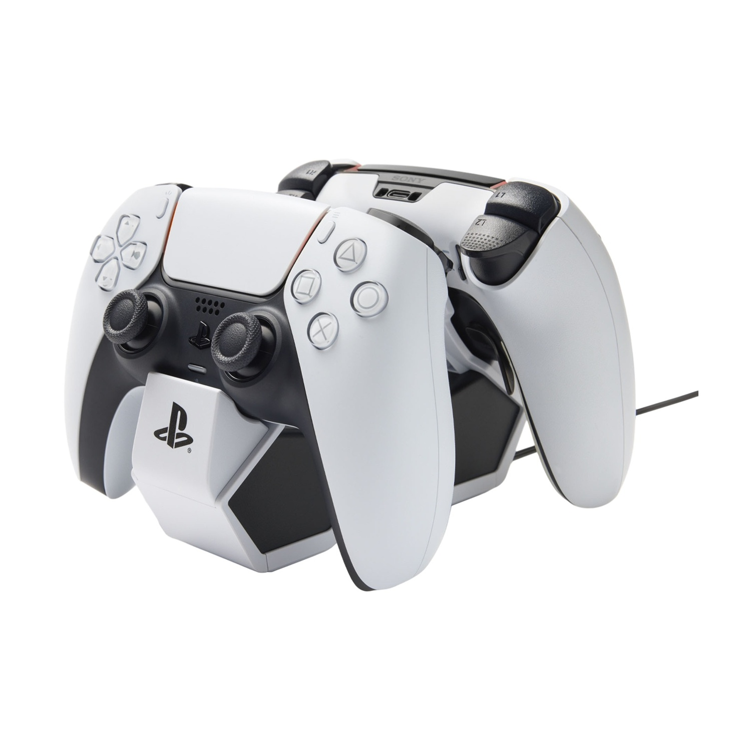 Due controller PS5 bianchi agganciati a una base di ricarica con logo PlayStation.