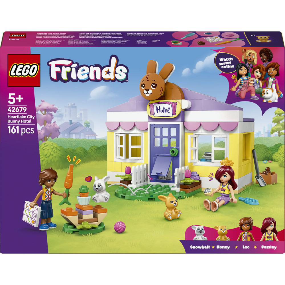 LEGO Friends Bunny Hotel Spielzeug mit Figuren und Zubehör auf einer Wiese.