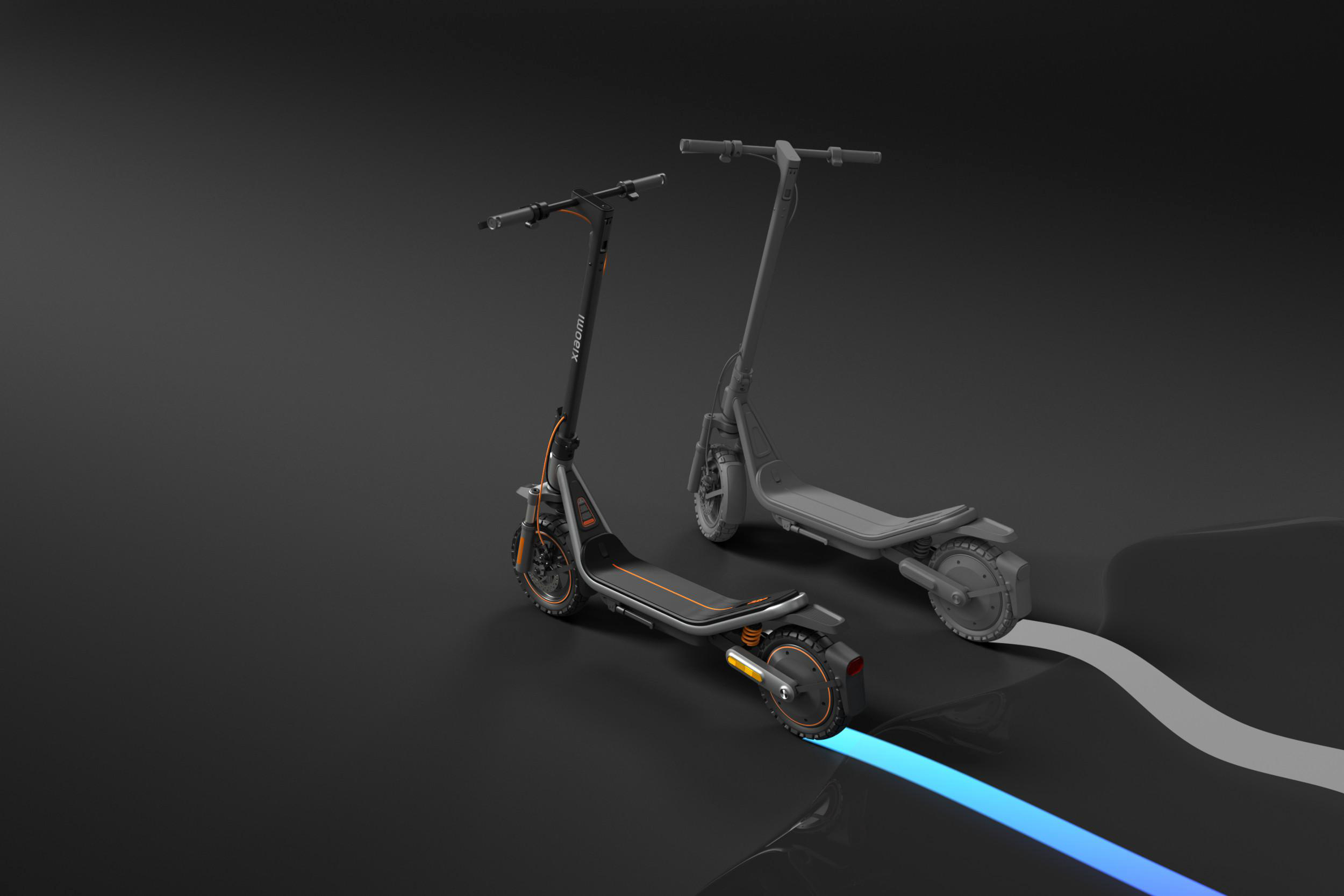 Zwei E-Scooter auf dunklem Grund, einer farbig, der andere grau.