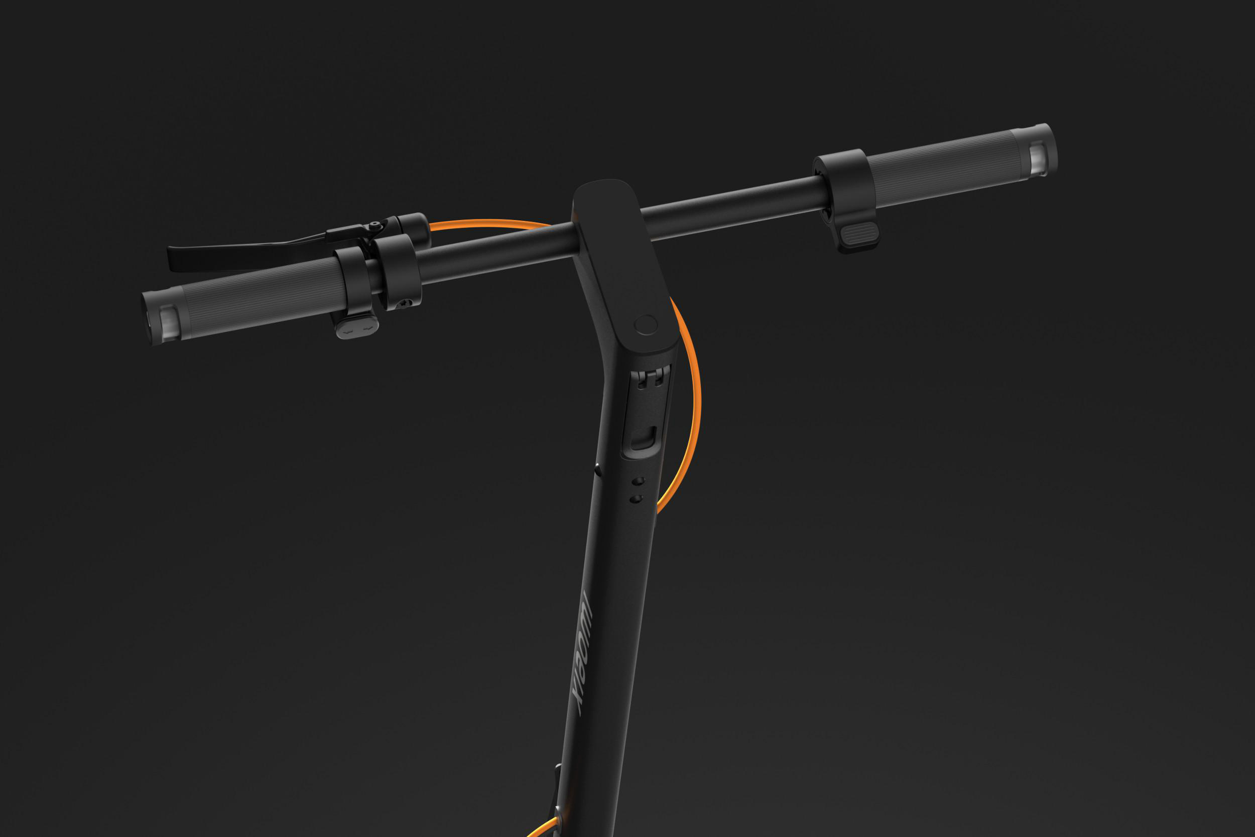 Nahaufnahme des Lenkers eines schwarzen Elektrorollers mit orangefarbenen Akzenten.