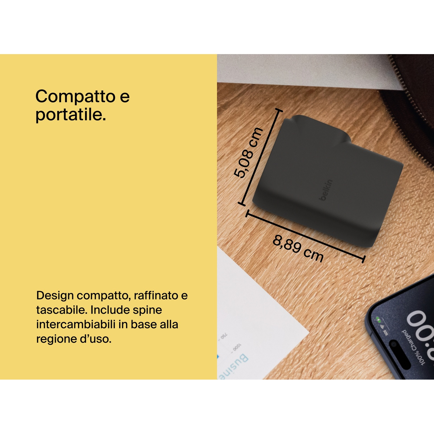Un caricabatterie nero di 5,08 cm x 8,89 cm.