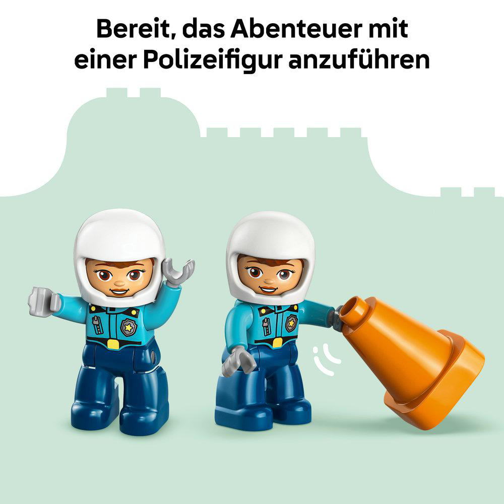 Zwei Polizisten-Figuren in blauen Uniformen und weißen Helmen mit einem orangefarbenen Kegel.