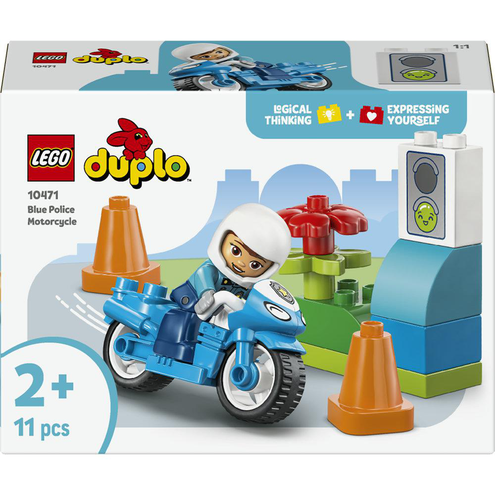 Ein LEGO Duplo Polizist auf einem blauen Motorrad mit Verkehrskegeln.