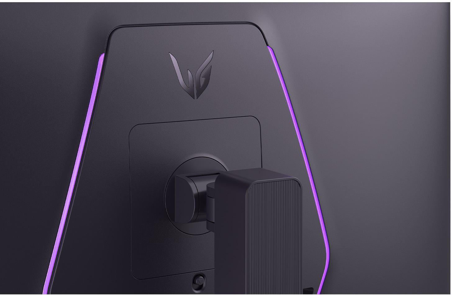 Rückseite eines schwarzen Monitors mit lila Akzentbeleuchtung und LG-Logo.