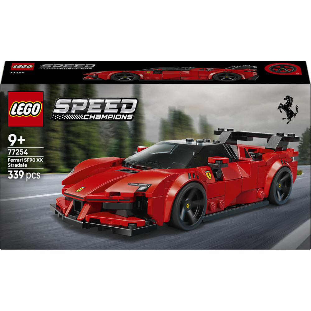 Ein rotes LEGO Ferrari SF90 XX Stradale Modellauto auf einer Straße.