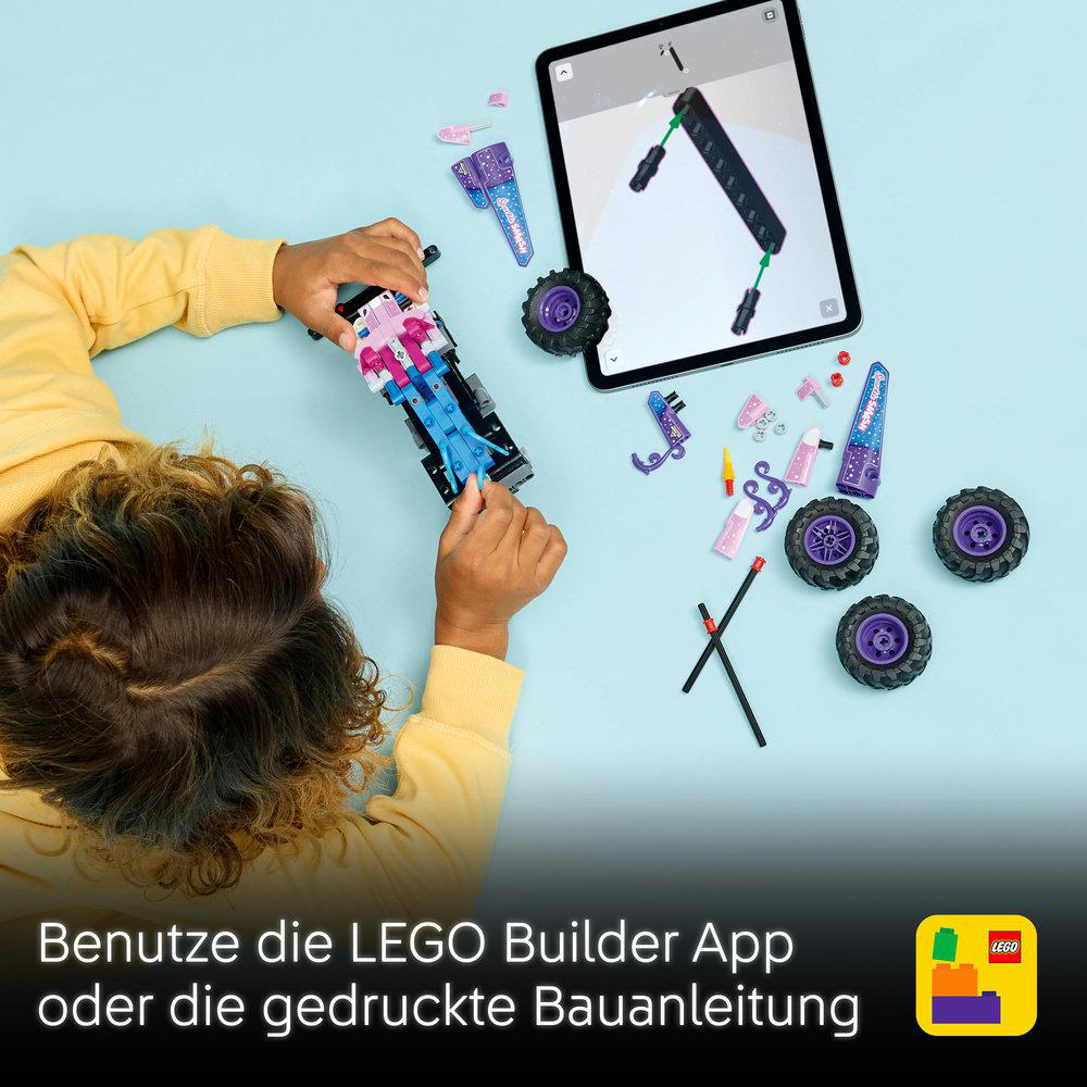 Kind baut ein Auto mit LEGO-Teilen, während es eine Bauanleitung auf einem Tablet betrachtet.