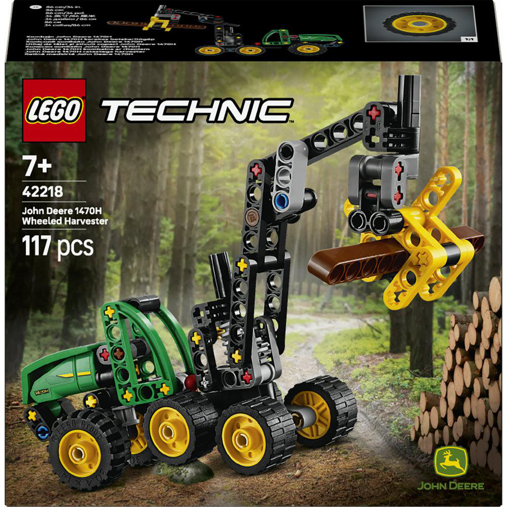 Ein Lego Technic John Deere Bausatz mit einem Harvester und Holzstapel.