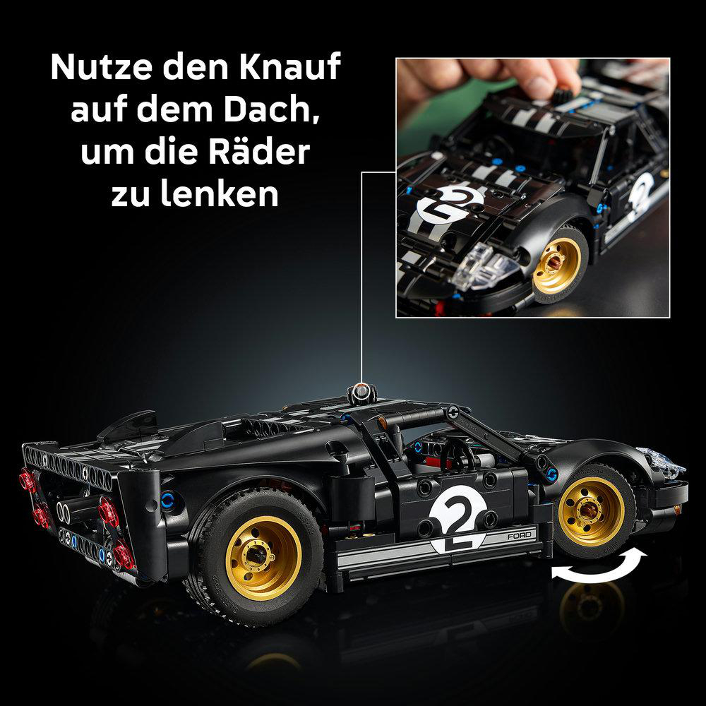 Schwarzes Lego-Modellauto mit goldenen Felgen und Aufklebern.