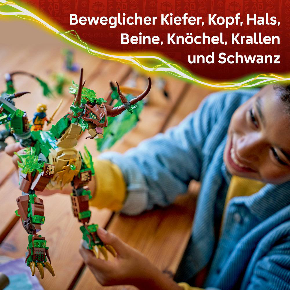 Ein Kind baut einen grünen Lego-Drachen mit beweglichem Kiefer, Kopf, Hals, Beinen, Knöcheln, Krallen und Schwanz.