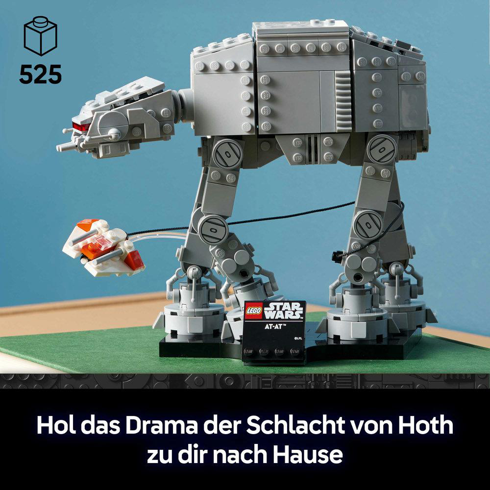 Ein grauer Lego AT-AT Walker mit einem kleinen weißen und roten Raumschiff davor.