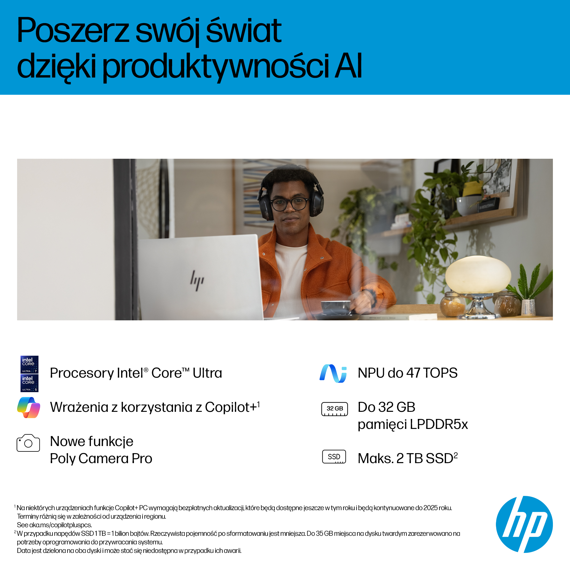 Mężczyzna w słuchawkach przy laptopie, na biurku lampy i rośliny.