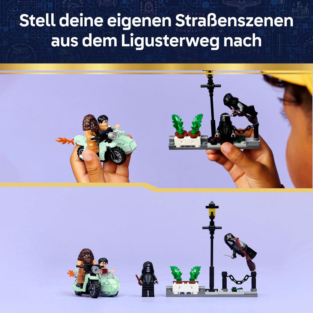 LEGO-Figuren auf einem Motorrad und auf einem Straßenabschnitt mit Laterne.