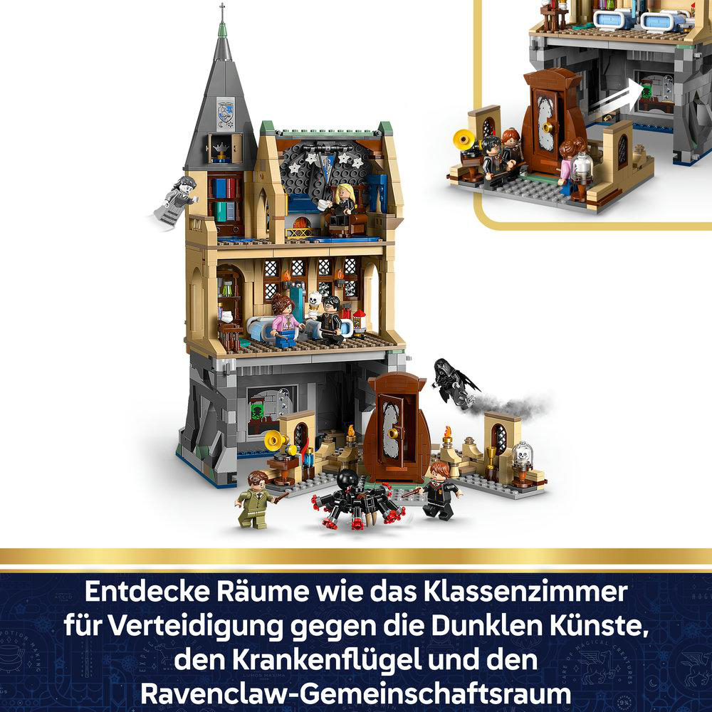 Lego-Modell von Hogwarts mit Figuren vor dem Gebäude.