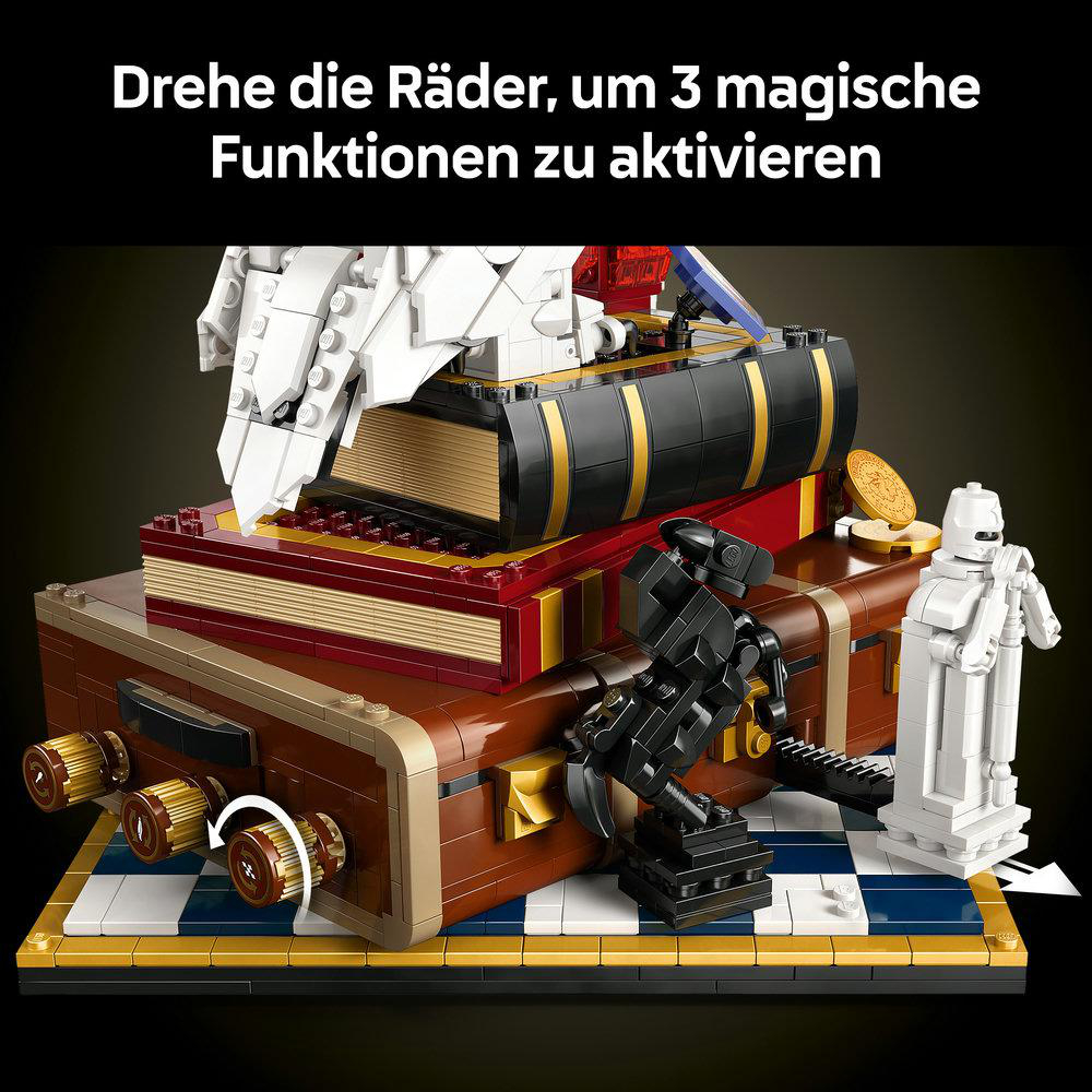 Lego-Modell mit Büchern, Figuren und Zahnrädern auf kariertem Untergrund.
