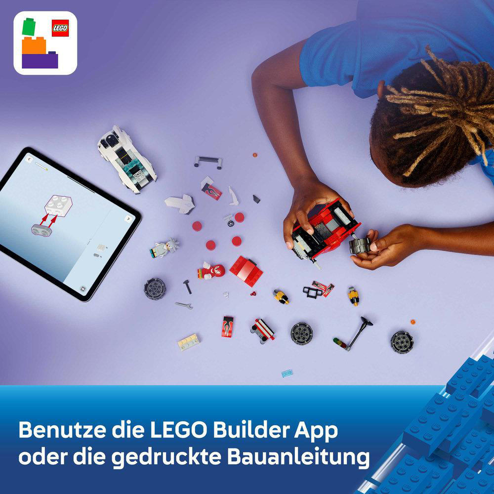 Ein Kind baut mit LEGO Steinen, eine App zeigt die Anleitung.