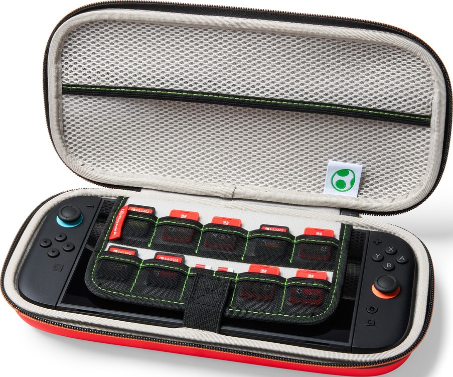 Étui rouge Nintendo Switch ouvert, montrant les jeux et la console à l'intérieur.