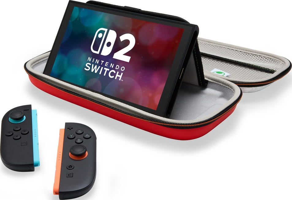 Nintendo Switch dans un étui rouge avec manettes Joy-Con bleues et oranges.