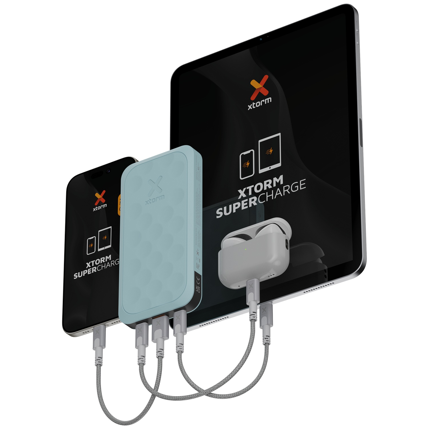 Une batterie externe bleue charge un smartphone, une tablette et des écouteurs.