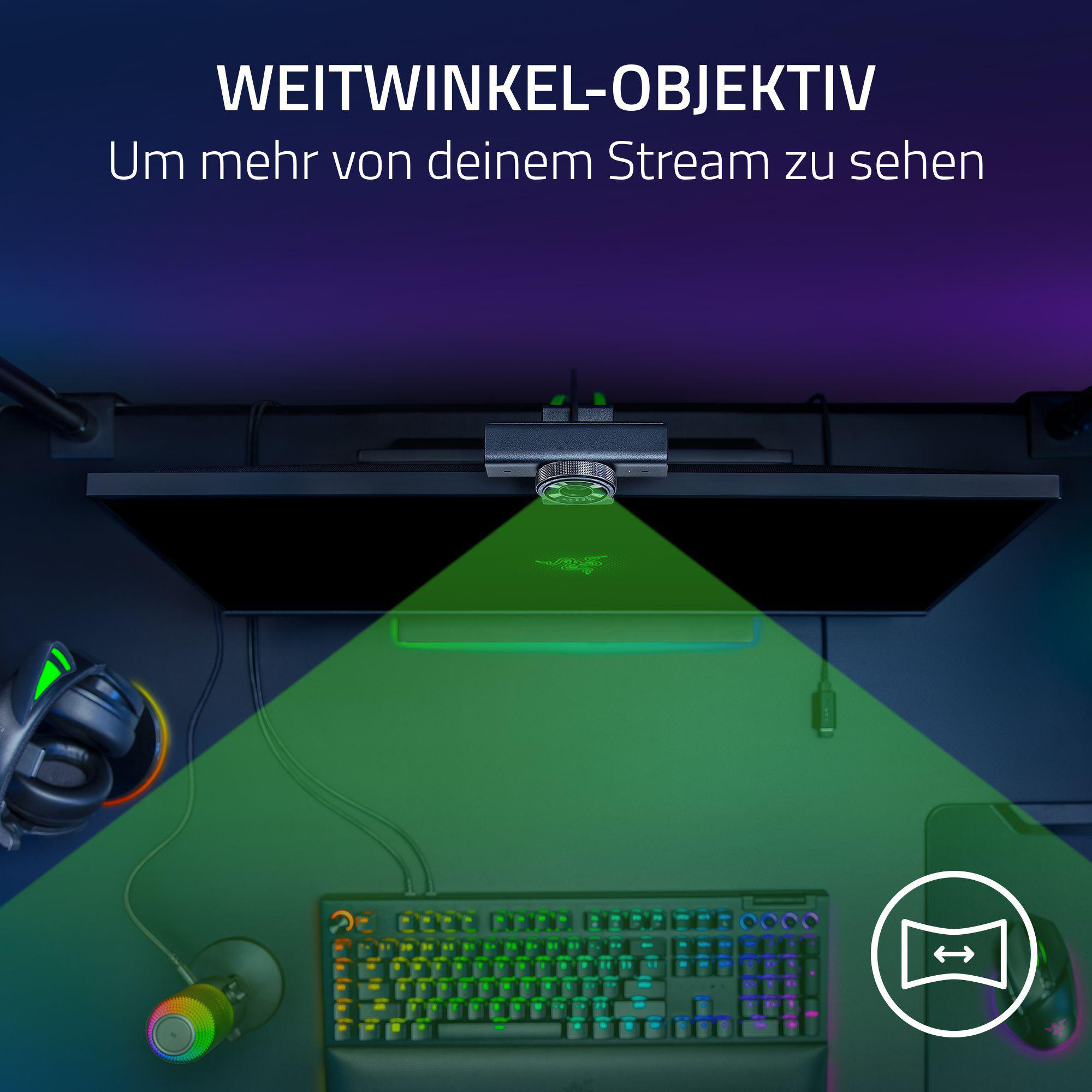 Ein Gaming-Setup mit Monitor, Tastatur, Maus und Kopfhörern. Grünes Licht strahlt.