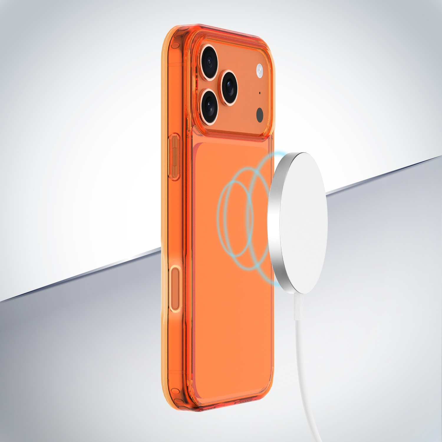 Cover arancione per iPhone con caricatore MagSafe su sfondo grigio.