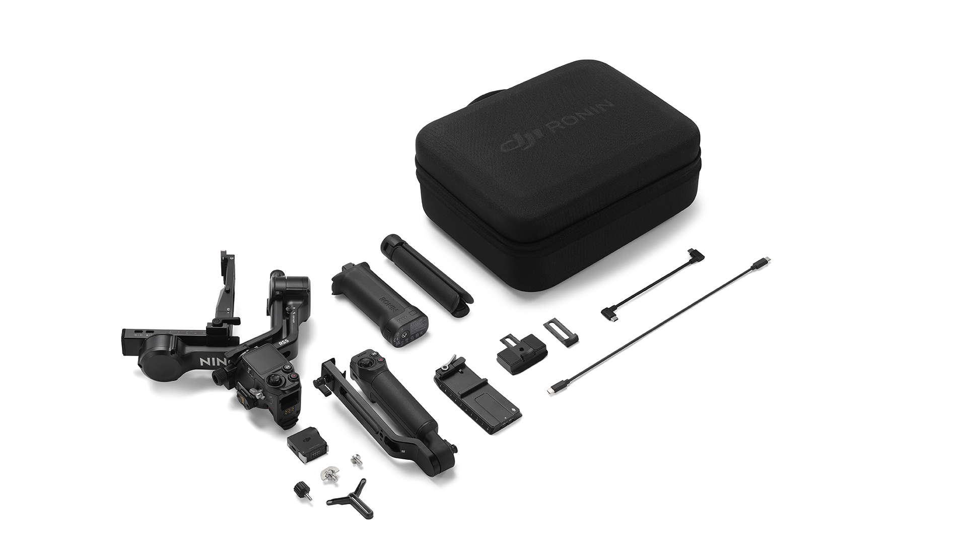 Aksesuar ve taşıma çantası bulunan siyah gimbal dengeleyici.