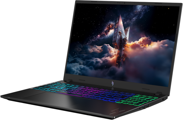 Un laptop da gaming con tastiera colorata mostra una scena spaziale. Astronava tra nuvole.