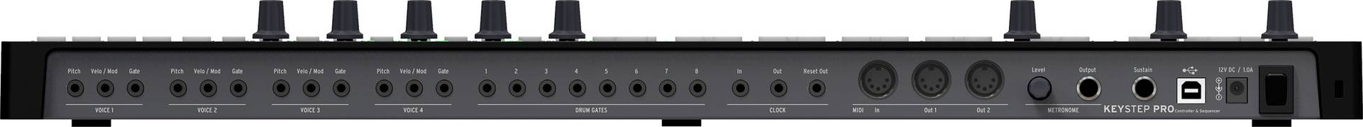 Rückseite eines schwarzen KeyStep Pro Controllers mit Anschlüssen.