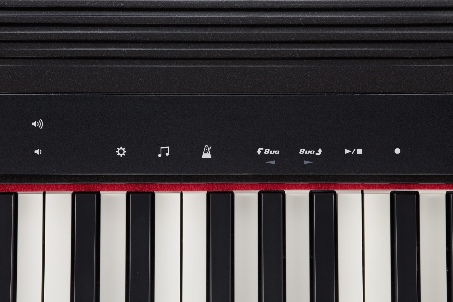 Piano noir avec des accents rouges et des touches blanches et noires. Icônes de contrôle visibles.